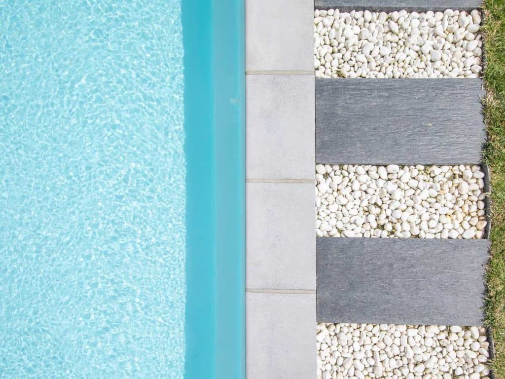 Rendu gel coat blanc piscine coque Piscines Ibiza