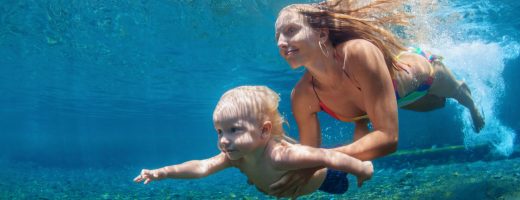 Comment apprendre à nager tôt à son enfant ?