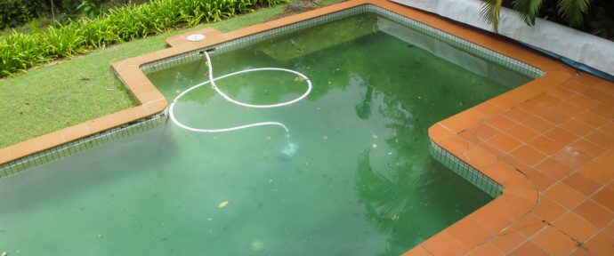 Comment garder une eau de piscine propre