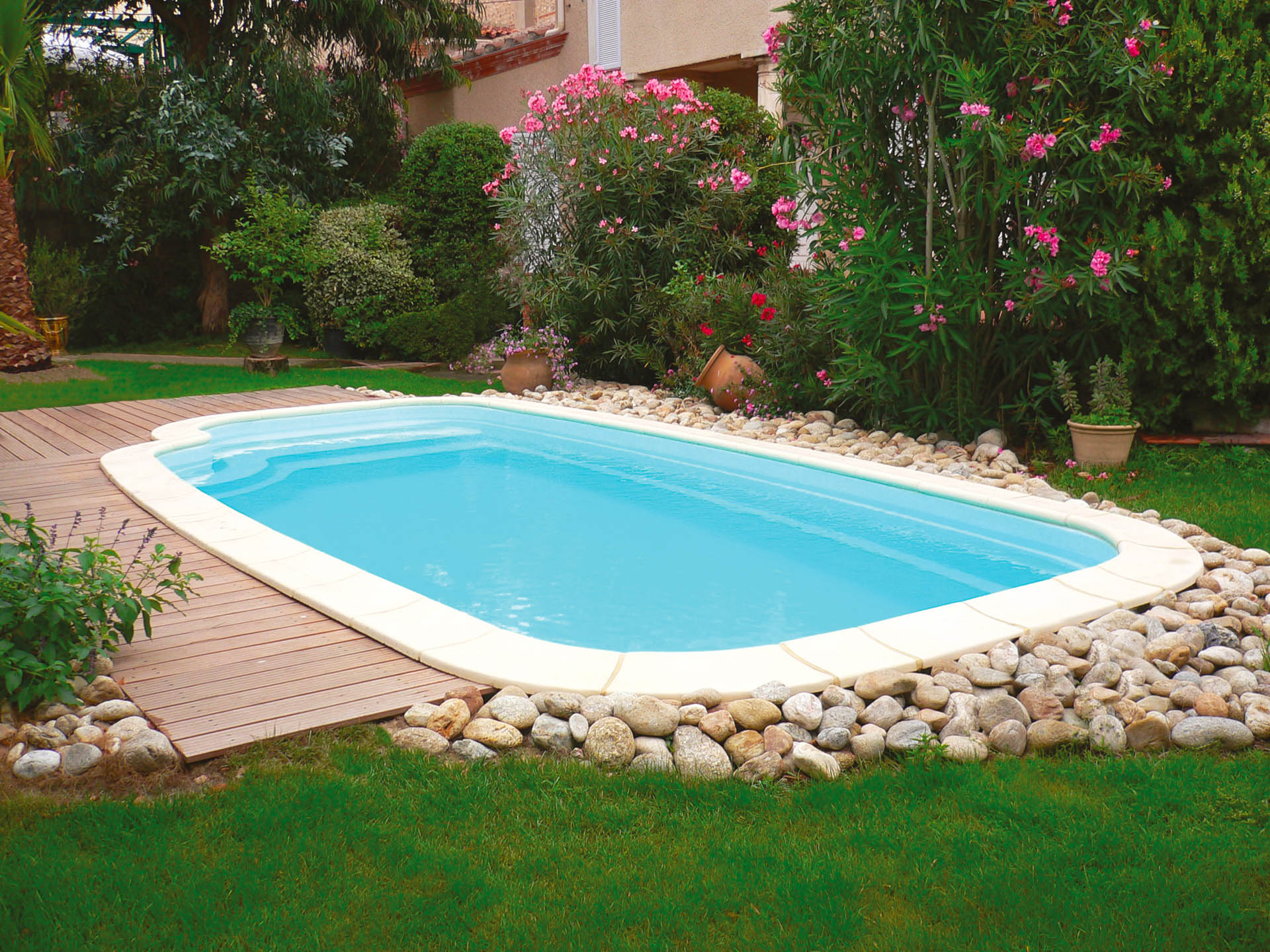Piscine Coque Polyester Forme Rectangulaire 7x3 Fond Plat Pacifica 