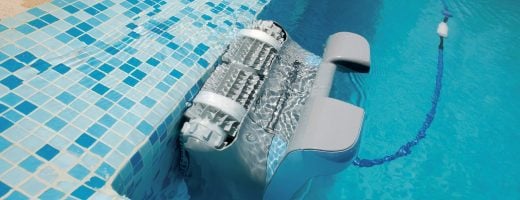 Hydraulique ou électrique : quel robot choisir pour votre piscine ?