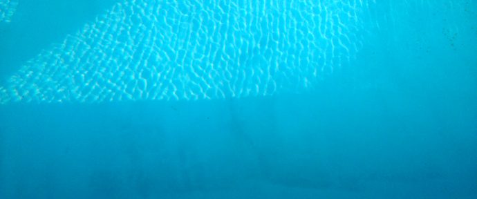 Comment enlever les taches sur une piscine coque ?