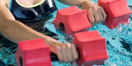 Exercices de musculation à faire dans votre piscine