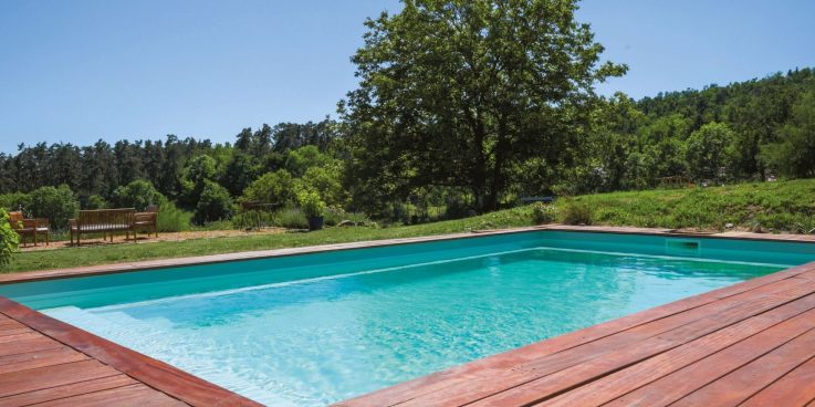 Quel bois choisir pour une terrasse de piscine ?