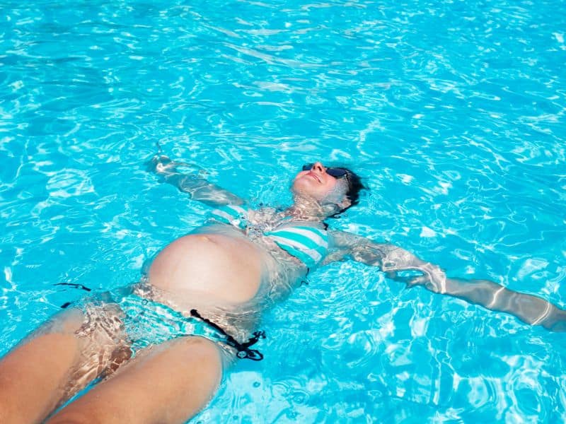 baignade piscine femme enceinte