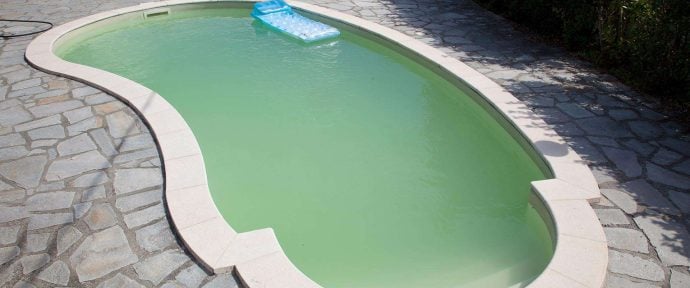 Comment rattraper une eau de piscine verte rapidement ?