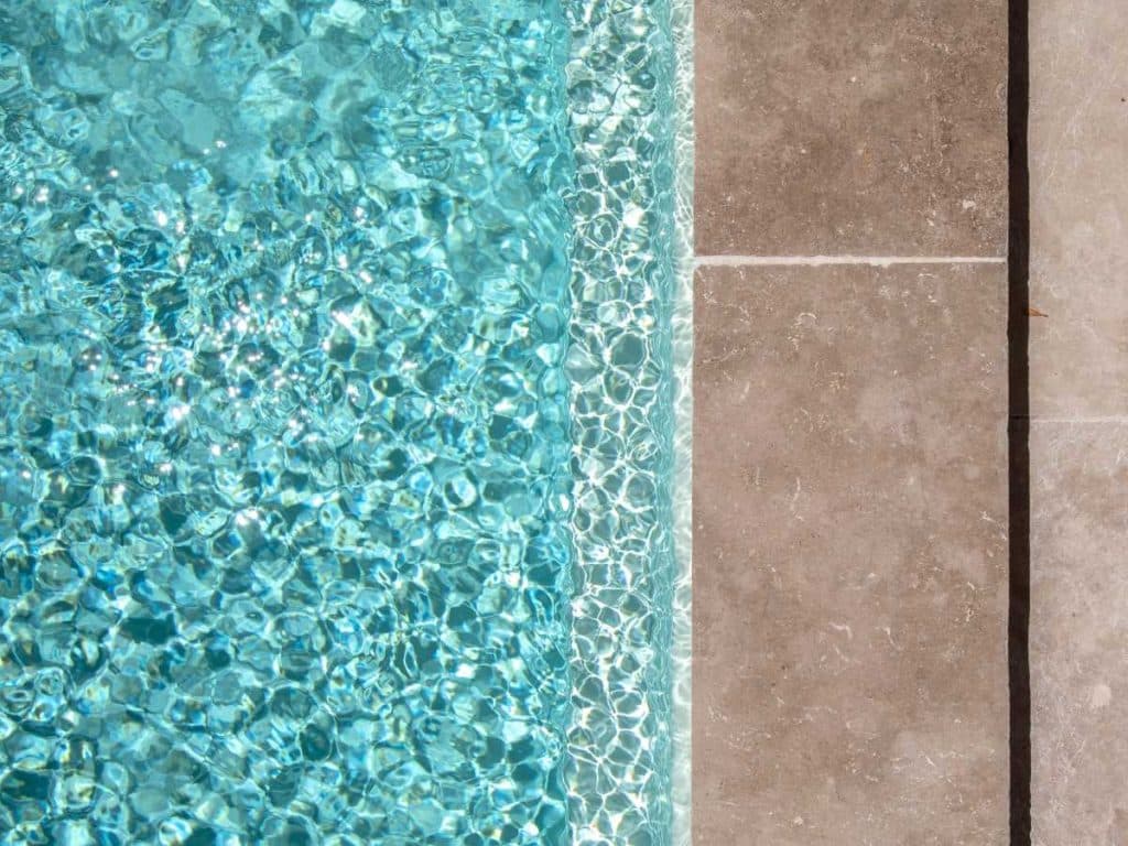 Rendu gel coat beige piscine coque Piscines Ibiza