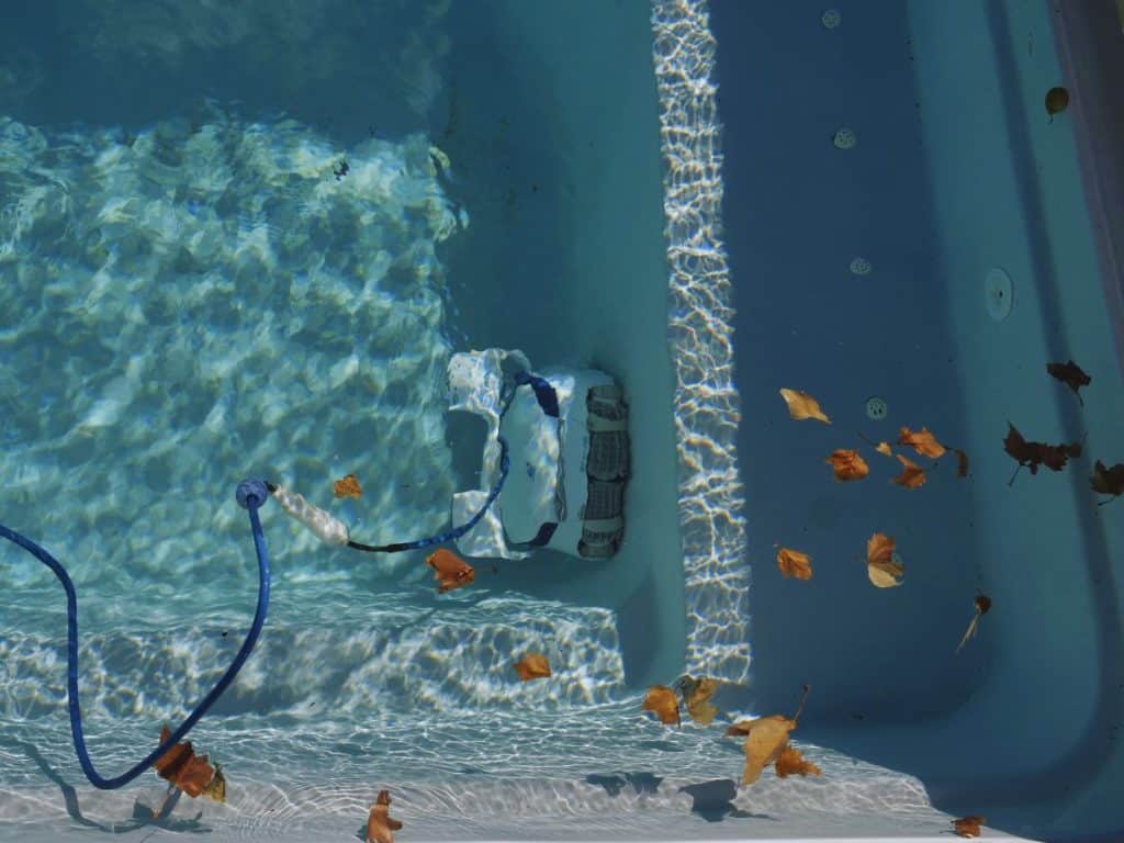 Nettoyage piscine avec robot électrique