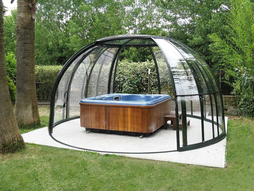 Couvrir son spa avec un dome