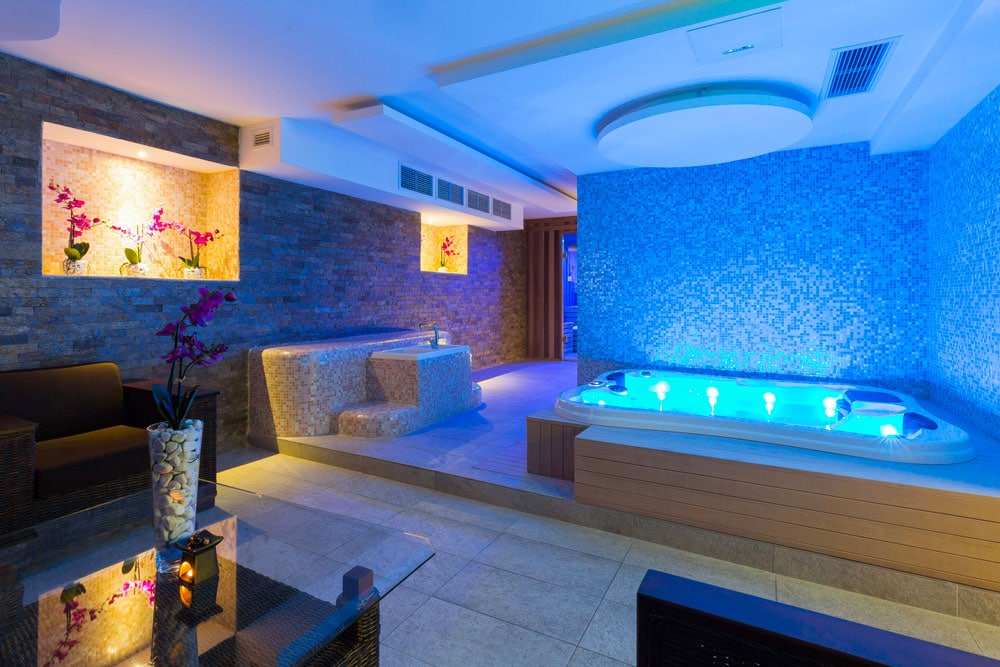 Spa installé en intérieur