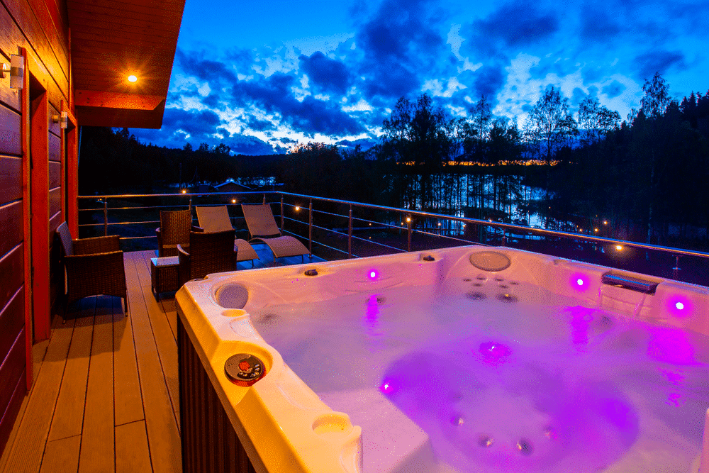Spa installé sur une terrasse