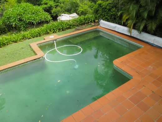Comment garder une eau de piscine propre