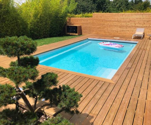 piscine coque avec terrasse en bois