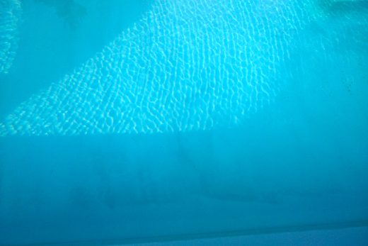 Comment enlever les taches sur une piscine coque ?