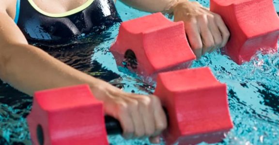 Exercices&#x20;de&#x20;musculation&#x20;&#x00E0;&#x20;faire&#x20;dans&#x20;votre&#x20;piscine
