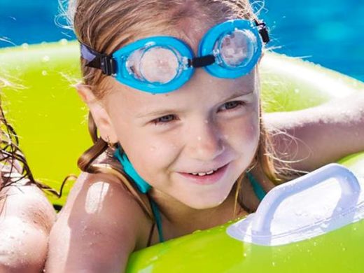Idées de jeu dans la piscine pour enfants