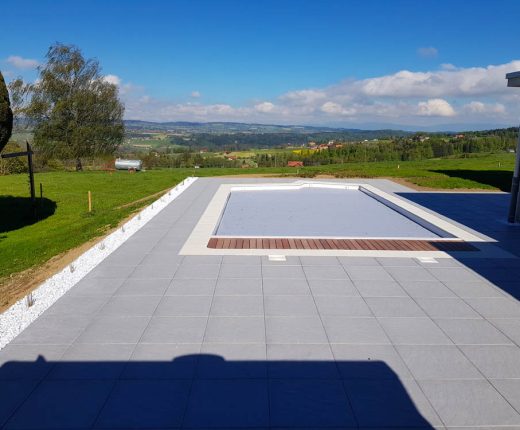 Réalisation Piscine Coque en Suisse par Oberson Piscines Ibiza