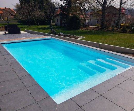 Réalisation Piscine Coque en Suisse par Oberson Piscines Ibiza