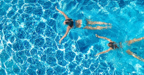 Peut-on&#x20;se&#x20;baigner&#x20;pendant&#x20;la&#x20;filtration&#x20;de&#x20;la&#x20;piscine&#x20;&#x3F;