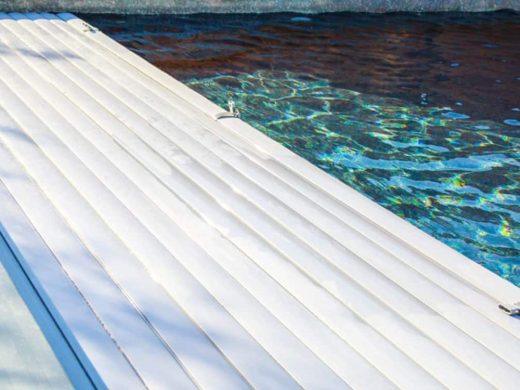 Comment installer un volet de piscine soi-même