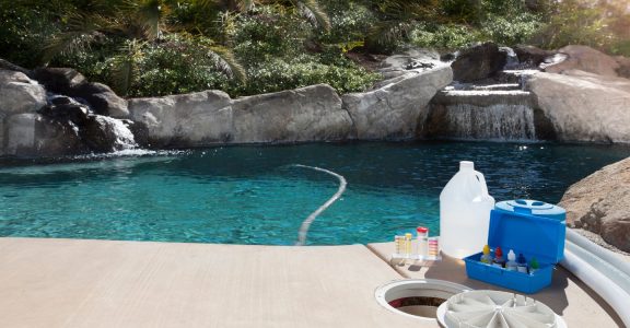 Chlore&#x20;liquide&#x20;ou&#x20;chlore&#x20;en&#x20;poudre&#x20;&#x3A;&#x20;quelles&#x20;diff&#x00E9;rences&#x20;&#x3F;&#x20;Lequel&#x20;choisir&#x20;&#x3F;