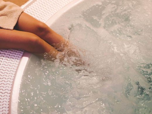 Jacuzzi spa bain massant
