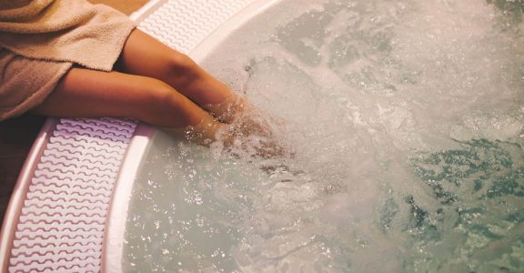 Plong&#x00E9;e&#x20;dans&#x20;l&amp;&#x23;8217&#x3B;univers&#x20;du&#x20;spa&#x00A0;&#x20;&#x3A;&#x20;comment&#x20;fonctionne&#x20;un&#x20;jacuzzi&#x20;&#x3F;