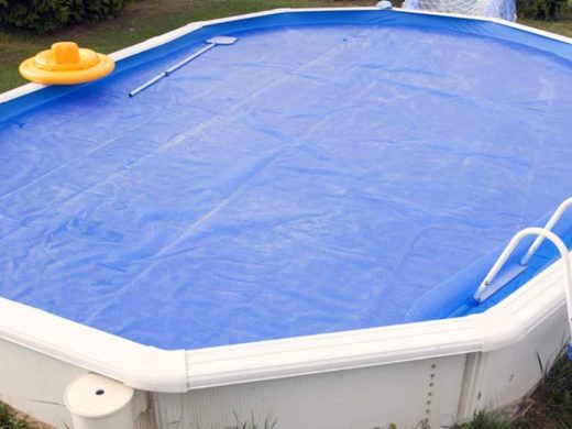 Piscine hors sol avec bache à bulles