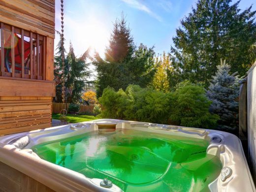 Entretenir l'eau de son spa pendant la canicule