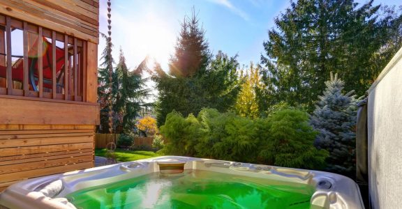 Bien&#x20;entretenir&#x20;l&#x2019;eau&#x20;de&#x20;son&#x20;spa&#x20;pendant&#x20;la&#x20;canicule