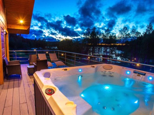 Photo d'un spa jacuzzi au coucher du soleil