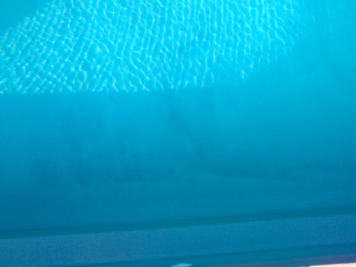 Comment enlever une tâche sur une piscine à coque ?