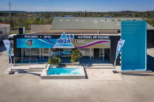 Magasin Piscines Ibiza à Nîmes - Spécialisé en coques, spas et matériel